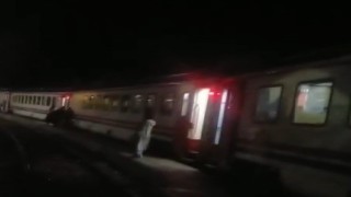 Erzincanda heyelan nedeniyle Doğu Ekspresi İliç Tren Garında bekletiliyor