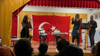 Erzincanda öğretmenler oluşturdukları koro ile konser verdi
