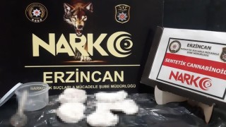 Erzincanda peçeteye emdirilmiş uyuşturucu madde ele geçirildi