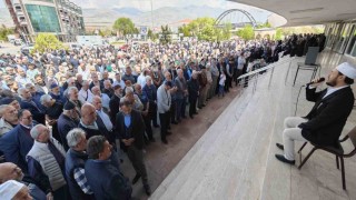 Erzincandan hacı adayları Medineye uğurlandı