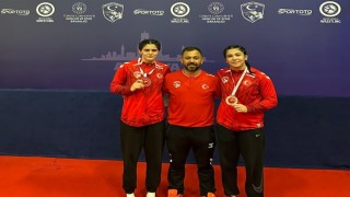 Erzincanlı güreşçiler altın ve bronz madalyanın sahibi oldu