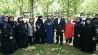 Esenyurtlu anneler belediyenin düzenlediği piknikte bir araya geldi