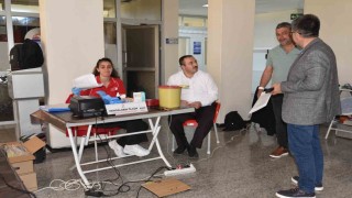 ESKİden Kızılaya kan bağışı