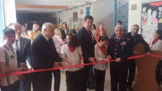 Eskişehir Orgeneral Halil Sözer Ortaokulu‘nda ‘Atatürk Çocukları Çok Severdi isimli resim ve fotoğraf sergisi