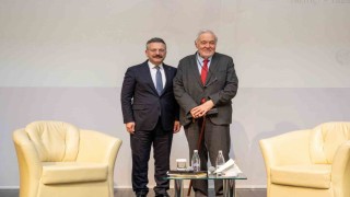 Eskişehirde İlber Ortaylının katılımıyla Türk Kültürü ve Yunus Emre söyleşisi düzenlendi