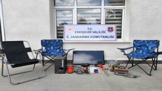 Eskişehirde ilginç hırsızlık olayı: Kamp sandalyelerini ve piknik ekipmanlarını çaldılar