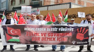Eskişehirde Tıp Fakültesi öğrencileri Filistin için yürüdü