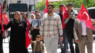 Evlat nöbetindeki aileler: Umudumuzu kaybetmiyoruz
