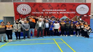 Floor Curling müsabakalarında gençler kıyasıya yarıştı