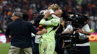 Galatasaray şampiyonluğu taraftarı önünde kutladı