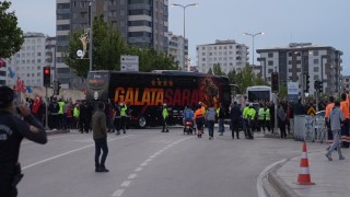 Galatasaray ve Trabzonspor kafileleri Gaziantep Stadyumunda