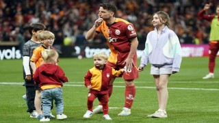 Galatasarayda maç sonu 3lüsü Mertens ve Musleradan