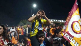 Galatasarayın şampiyonluğu Gaziantepte davul, zurna ve halayla kutlandı