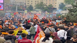 Galatasaraylı taraftarlar Yenikapıya akın etti