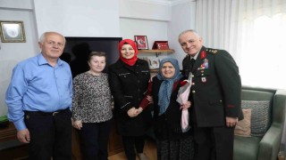 Garnizon Komutanı Aladan şehit annesine anlamı ziyaret