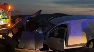 Gaziantepte iki araç kafa kafaya çarpıştı: 1 ölü, 2 yaralı