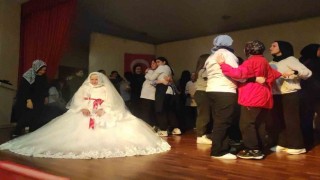 Gelinlik giyme hayali 65 yaşında gerçek oldu