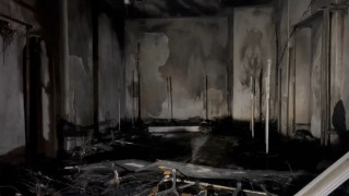 Gelinlikçide çıkan yangında yüzlerce gelinlik yanarak kül oldu