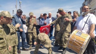 Gemlikte başlayan askerlik Mudanyada eğlenceyle sona erdi