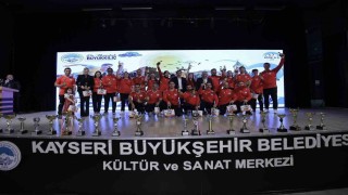 Genç sporcular ödüllendirildi