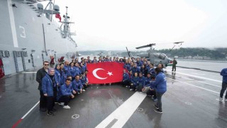 Gençler, TCG Anadolu ile Samsuna doğru tarihi yolculuk yapıyor