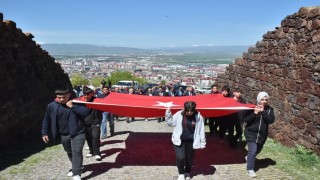 Gençlerden ecdada vefa