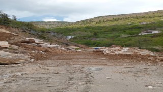 Giresunda heyelan nedeniyle kapanan yol kontrollü olarak ulaşıma açıldı