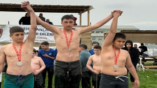 Gölcüklü pehlivanlar başarıya doymuyor