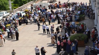 Hacı adayları kutsal topraklara dualarla uğurlandılar