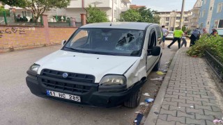 Hafif ticari araç ile scooterlar çarpıştı: 2 çocuk yaralandı