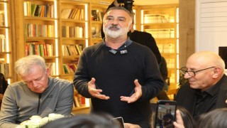 Hafızalarda ‘Erdal Bakkal karakteri ile yer edinen usta oyuncuya Karasuda yoğun ilgi