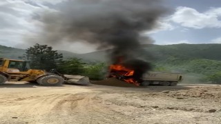 Hafriyat kamyonu alevlere teslim oldu