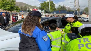 Hakkaride özel öğrencilere trafik bilinci eğitimi