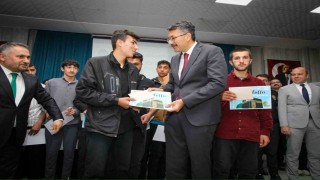 Hakkaride umre ödüllü bilgi yarışması düzenlendi
