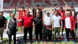 Hakkarili güreşçilerden büyük başarı