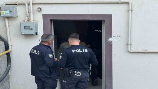 Hastanede yatan eşini görmek için hazırlık yaparken kalbine yenik düştü