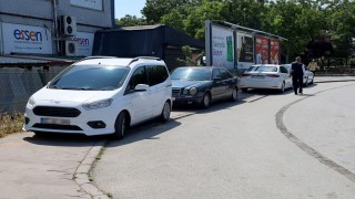 Hatalı park yaparak yaya geçişlerini engelleyen araç sürücüleri tek tek uyarıldı