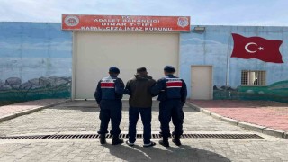Hırsızlık suçundan aranan şahsı jandarma yakaladı