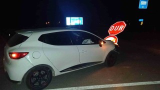 Hisarcıkta ehliyetsiz ve alkollü sürücü Dur levhasına çarptı: 1 yaralı