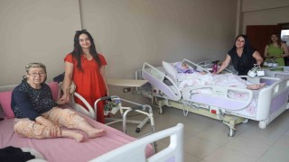 Huzurevinde Anneler Günü kutlaması