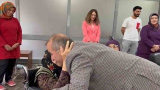 Huzurevindeki yaşlı kadının valiye sözleri gönülleri ısıttı: Babalar Günün kutlu olsun, bana da bir öpücük ver