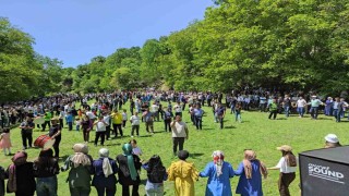 Huzurun sağlandığı köylerine 35 yıl sonra dönen aileler, kazanlarda yemekler pişirip doyasıya eğlendi