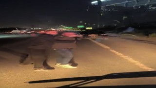 İETT otobüsünün önünü kesip şoförü tehdit ettiler: O anlar kamerada