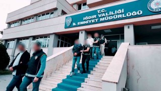 Iğdır ve Ağrıda kaçak göçmenlere sahte belge düzenleyen şüphelilere operasyon: 2 tutuklama