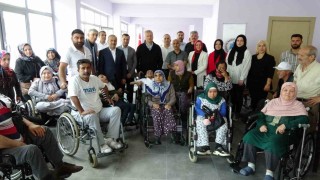İhtiyaç sahibi engelliler bayram öncesinde sandalyelerine kavuştu