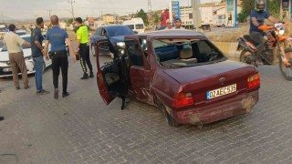 İki otomobil çarpıştı: 1 yaralı