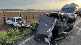 İki Otomobil Kafa Kafaya Çarpıştı, 2 Kişi Hayatını Kaybetti