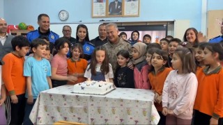 İl Emniyet Müdürü Turgaydan kendisini doğum gününe davet eden öğrenciye sürpriz