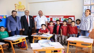 İncirliovada hayırsever tarafından bağışlanan sıralar okula teslim edildi