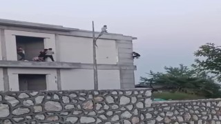 İnşaata tırmanarak canlarını hiçe saydılar